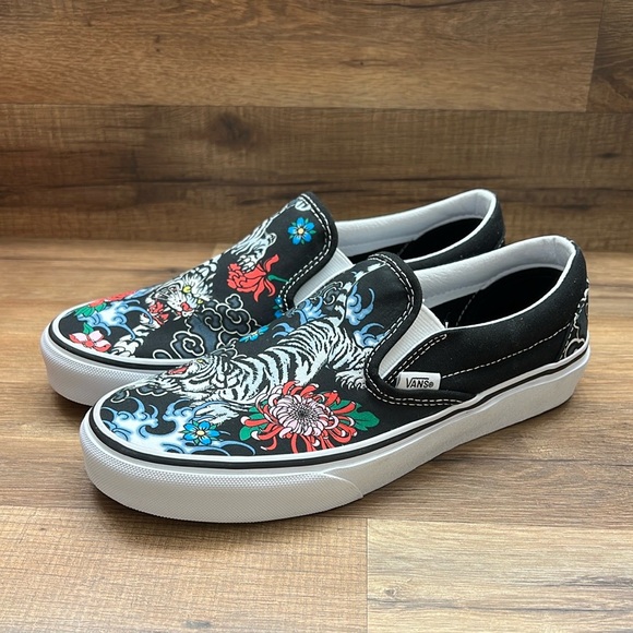 Vans Slip-On Shoes with Tiger and Floral Design - Picture 2 of 9